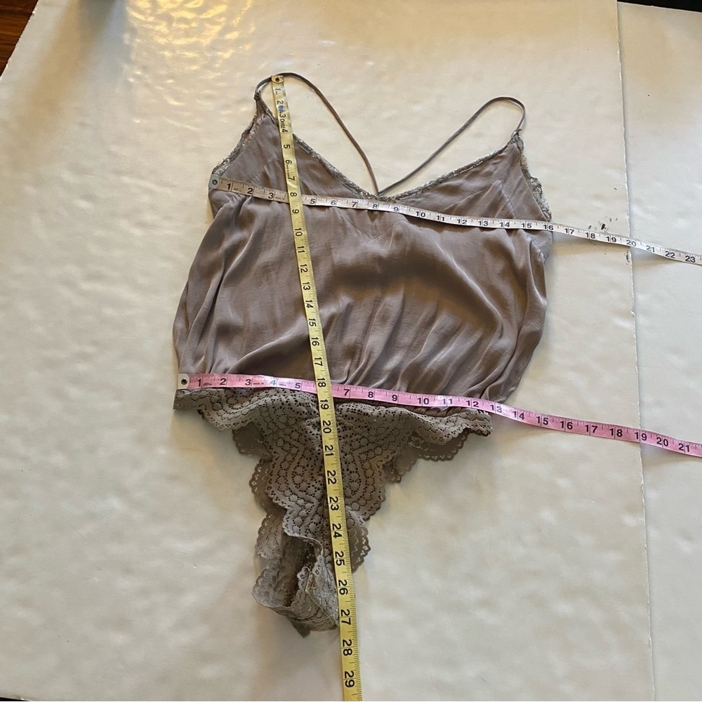 Free People Satin Bodysuit Womens Size XS Tank Top Beige Tan Lace V Neck Neutral - Picture 7 of 10